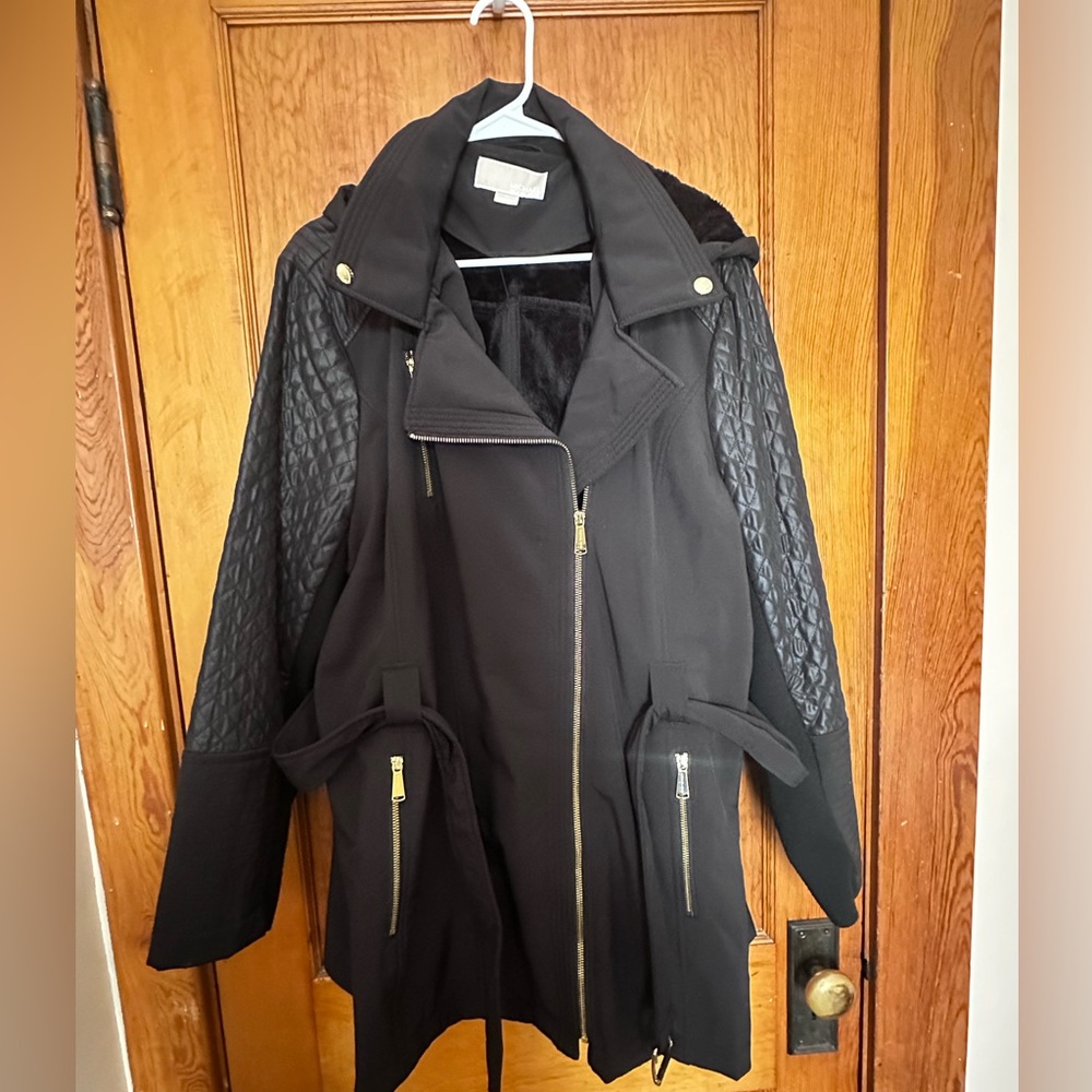 Midi length black coat quilting on sleeves fur in hood